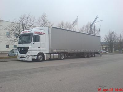 Hela ekipaget. Actros 18/44 2008+ Schmitz Mega Gardintrailer 2008